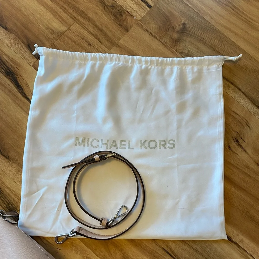 Michael Kors Cindy Dome satchel medium USED ONCE - Picture 14 of 14